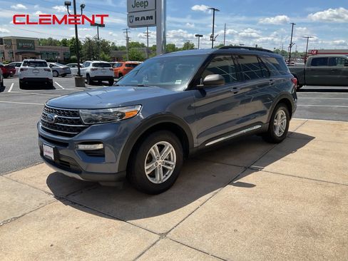 Used 2021 Ford Explorer XLT w/ Equipment Group 202A RWD image 18