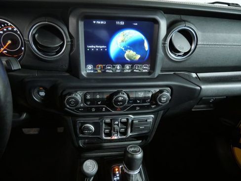 Used 2019 Jeep Wrangler Unlimited Sahara w/ Uconnect 4C Nav & Sound Group AWD/4WD image 20