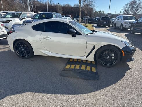 Used 2024 Toyota GR86 Premium image 4