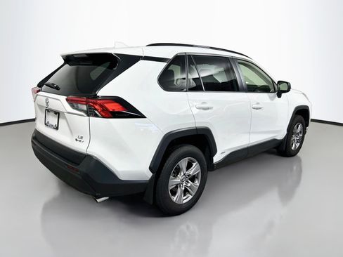 Used 2025 Toyota RAV4 LE AWD/4WD image 4