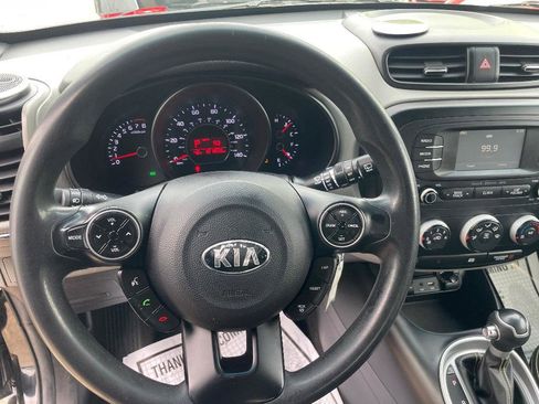 Used 2016 Kia Soul + image 18
