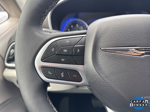 Used 2024 Chrysler Pacifica Touring-L image 36