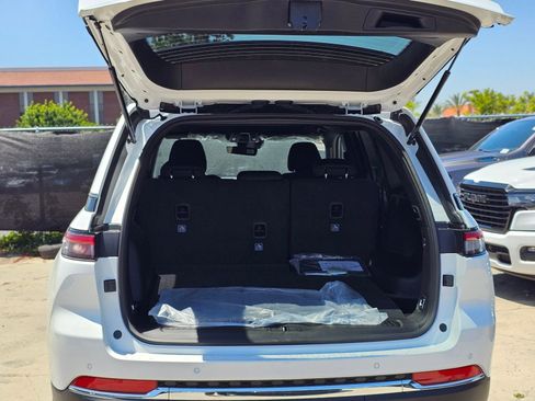New 2026 Jeep Grand Cherokee Laredo RWD image 7