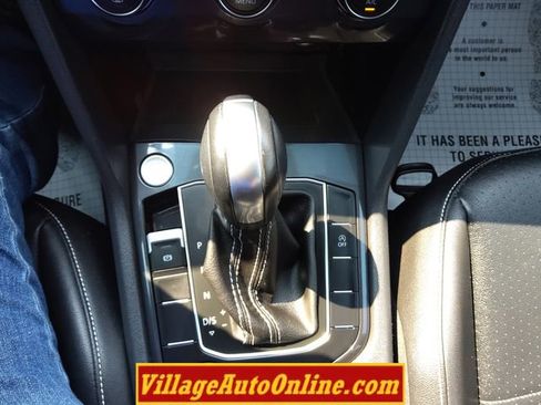 Used 2021 Volkswagen Tiguan SE image 46