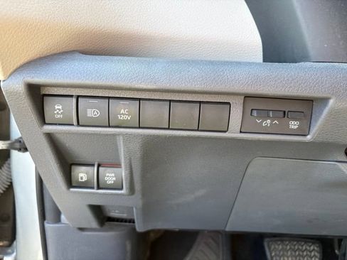 Used 2022 Toyota Sienna Limited AWD/4WD image 25