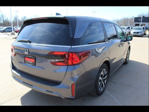 New 2026 Honda Odyssey EX-L image 4
