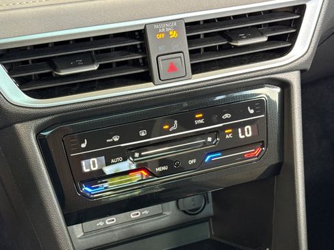 New 2025 Volkswagen Taos SE image 20