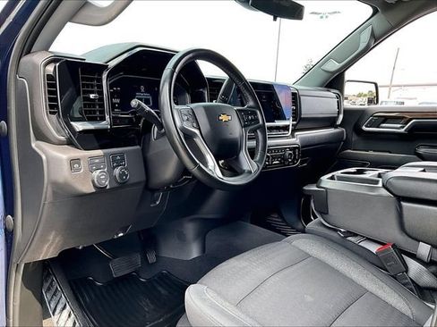 Used 2023 Chevrolet Silverado 1500 LT AWD/4WD image 8