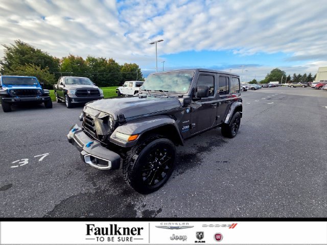 Used 2022 Jeep Wrangler Unlimited Sahara w/ Cold Weather Group AWD/4WD image 1