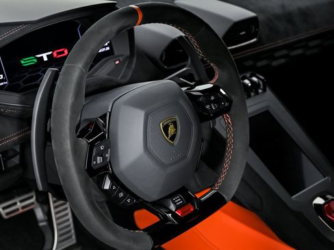 Used 2023 Lamborghini Huracan STO image 20