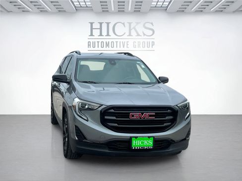 Used 2020 GMC Terrain SLE w/ Driver Convenience Package image 3