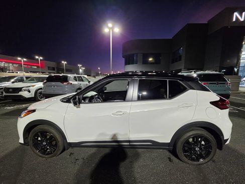 Used 2023 Nissan Kicks SR w/ SR Premium Package FWD image 8