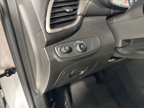 Used 2018 Chevrolet Trax LT w/ LT Convenience Package FWD image 18