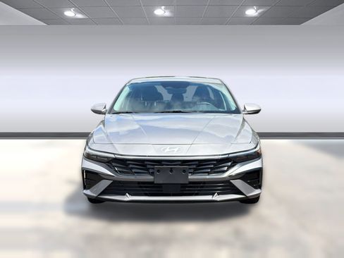 Used 2025 Hyundai Elantra SEL FWD image 6