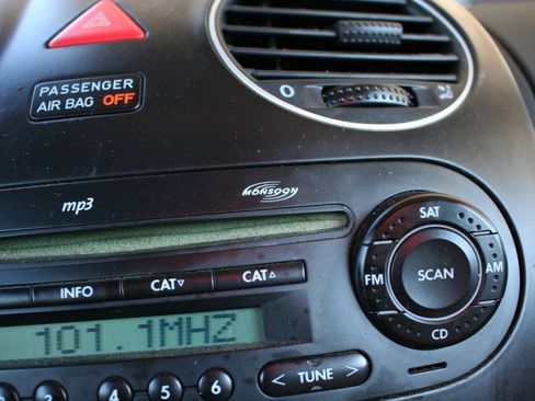 Used 2008 Volkswagen Beetle SE FWD image 21