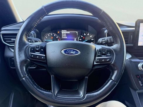 Used 2020 Ford Explorer XLT w/ Equipment Group 202A AWD/4WD image 33