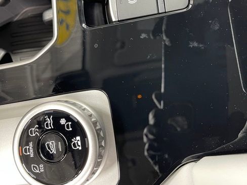 New 2025 Mitsubishi Outlander SE image 14