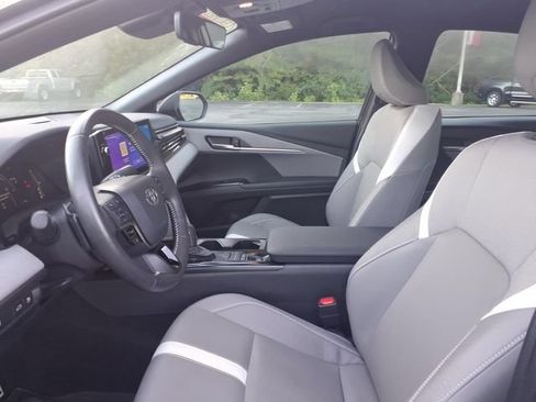 Used 2025 Toyota Camry SE w/ Multimedia Upgrade Package FWD image 5