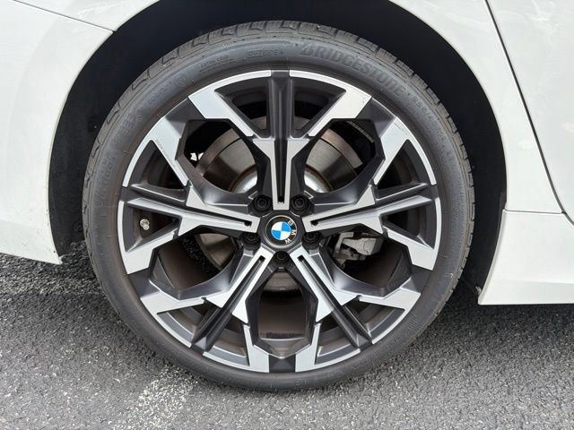 Certified 2025 BMW 330i xDrive Sedan w/ Convenience Package AWD/4WD image 17
