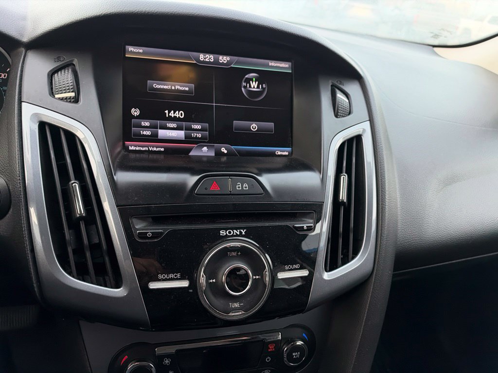 Used 2014 Ford Focus Titanium FWD image 17