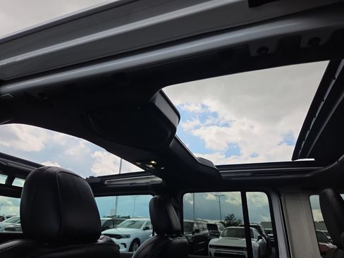 Used 2021 Jeep Wrangler Unlimited Sahara AWD/4WD image 19