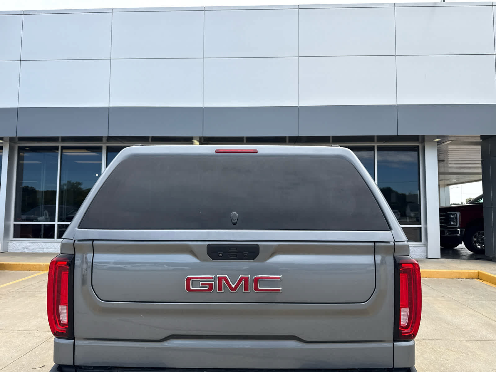 Used 2022 GMC Sierra 1500 SLT w/ SLT Premium Plus Package AWD/4WD image 7