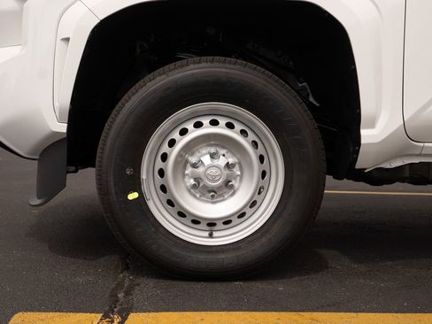 Used 2025 Toyota Tacoma SR image 8