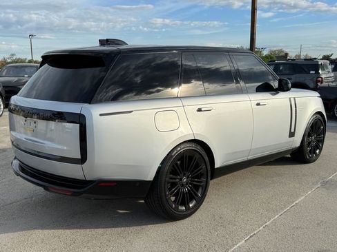 Used 2025 Land Rover Range Rover SE AWD/4WD image 8