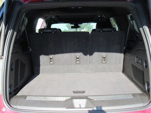 Used 2021 Chevrolet Suburban RST w/ Luxury Package image 32