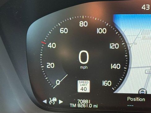 Used 2021 Volvo XC90 T6 Momentum image 21