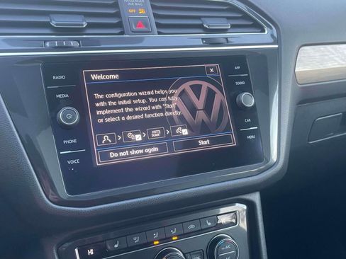 Used 2018 Volkswagen Tiguan SE w/ Panoramic Sunroof Package image 28