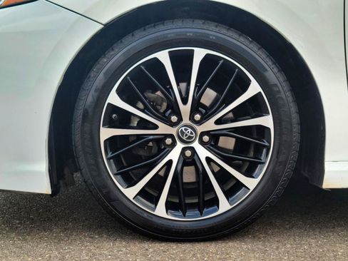 Used 2019 Toyota Camry SE FWD image 16