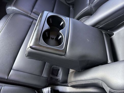 Certified 2022 Ford Explorer XLT w/ Equipment Group 202A image 15