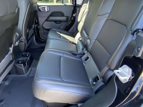 New 2025 Jeep Gladiator High Tide image 13