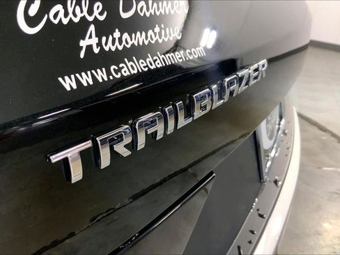 Used 2025 Chevrolet TrailBlazer LT FWD image 8