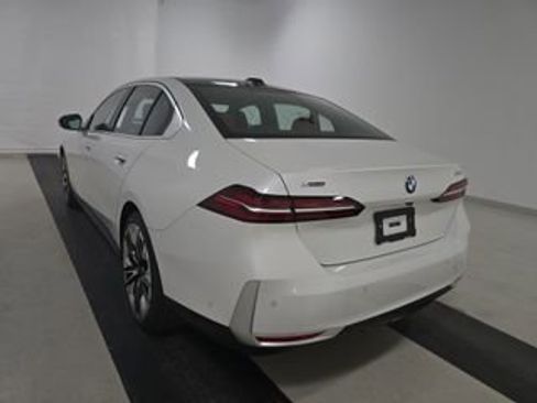 Used 2025 BMW 540i xDrive image 5