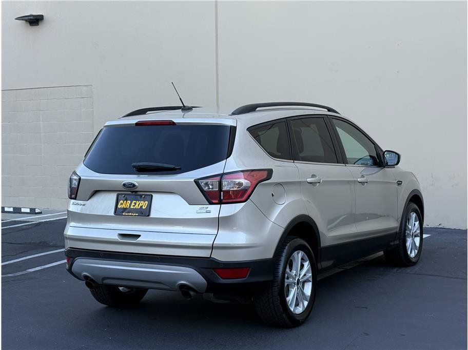 Used 2017 Ford Escape SE w/ Equipment Group 201A AWD/4WD image 7