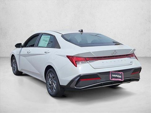 New 2026 Hyundai Elantra Hybrid FWD image 9
