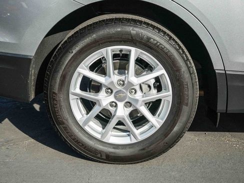 Used 2024 Chevrolet Equinox LT FWD image 12