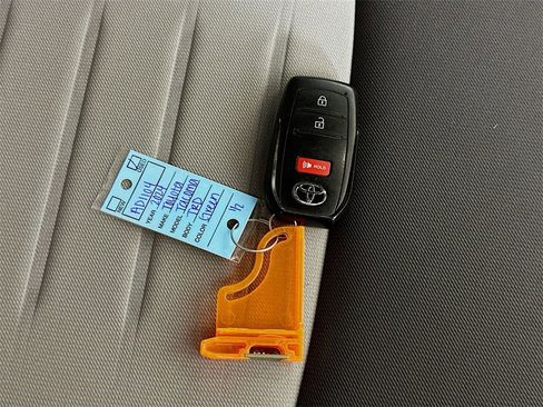 Used 2024 Toyota Tacoma TRD Off-Road image 33