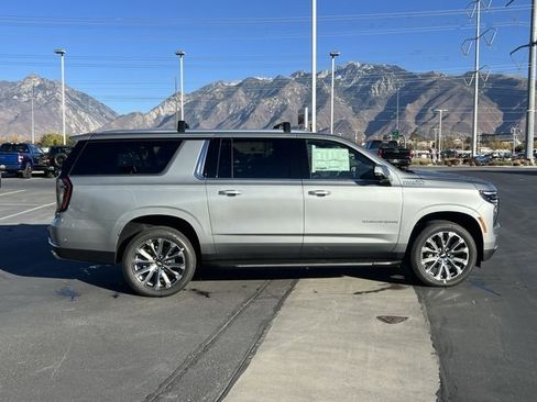 New 2026 Chevrolet Suburban High Country w/ Sun And Tow Package image 32