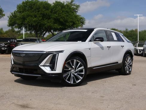 Used 2025 Cadillac Lyriq Luxury w/ LPO, Floor Liner Package image 1