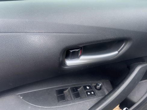 Used 2020 Toyota Corolla LE w/ Carpet Mat Package (TMS) FWD image 5