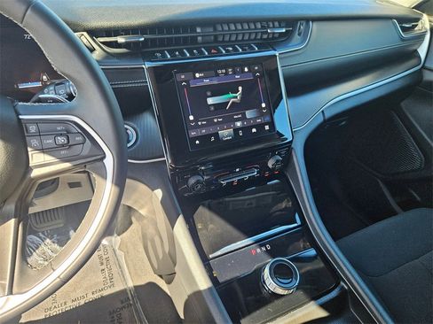 Used 2023 Jeep Grand Cherokee L Laredo image 19