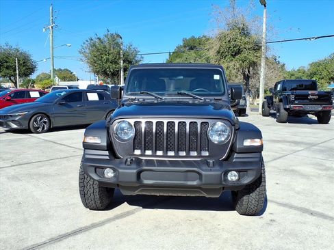 Used 2019 Jeep Wrangler Unlimited Sport S image 2
