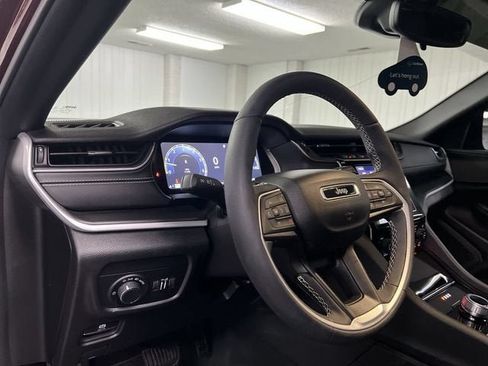 Used 2024 Jeep Grand Cherokee L Altitude AWD/4WD image 10