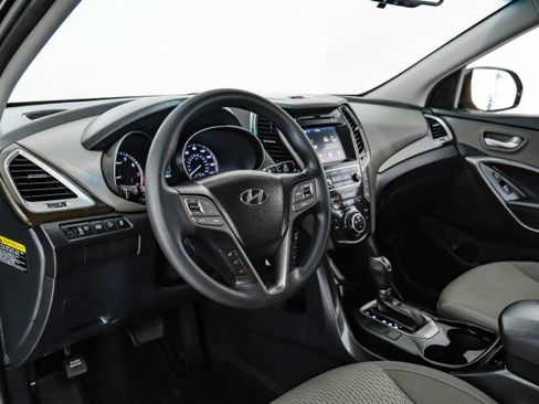 Used 2018 Hyundai Santa Fe SE image 13