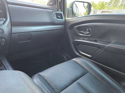 Used 2023 Nissan Titan PRO-4X w/ Pro-4x Convenience Package AWD/4WD image 11