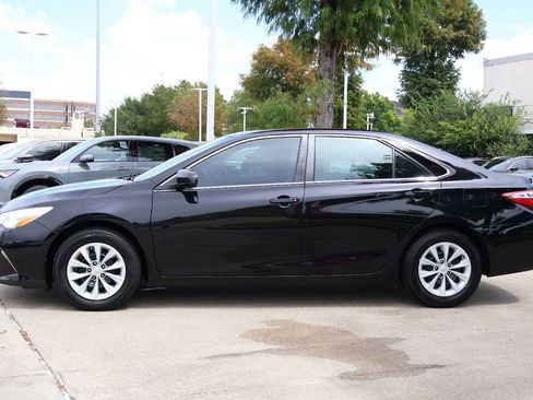 Used 2016 Toyota Camry LE FWD image 3