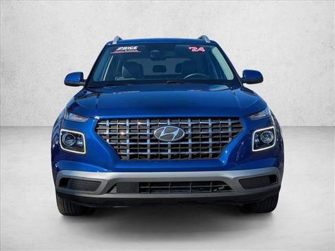 Used 2024 Hyundai Venue Limited image 2